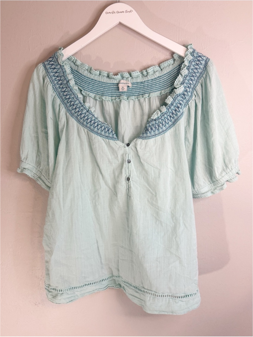 SUNDANCE CATALOG Womenโs Light Blue Smocked Neckline Peasant Blouse Top Size XL.